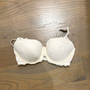Elegant Lace Underwire Bra - Cream